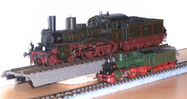 Fleischmann P4 (hinten) / Arnold P4 (vorne)